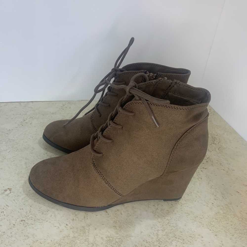 Women’s size 9 Massini shoes. No box. Slightly used.